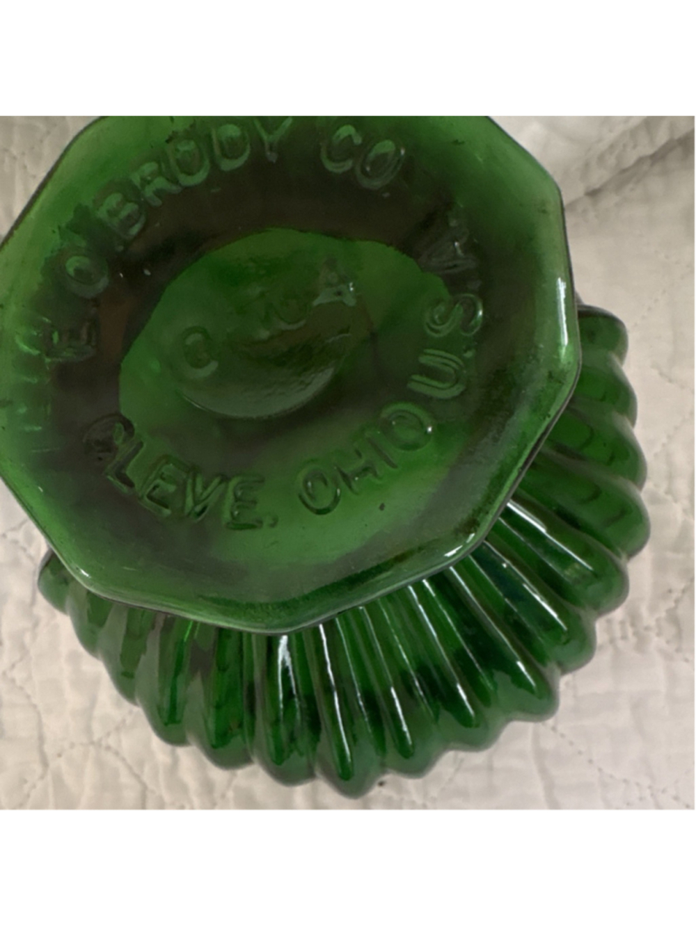 E.O. Brody Co M500 Green Pressed Glass Ribbed Pedestal Round Bowl - Picture 5 of 6